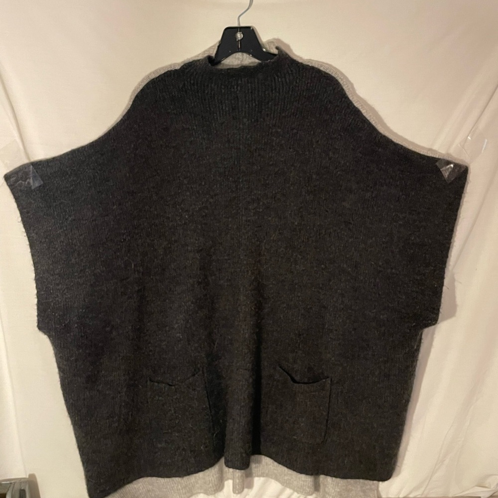 Romeo & Juliet Couture Charcoal & light gray cape 13in sleeve hole size M/L